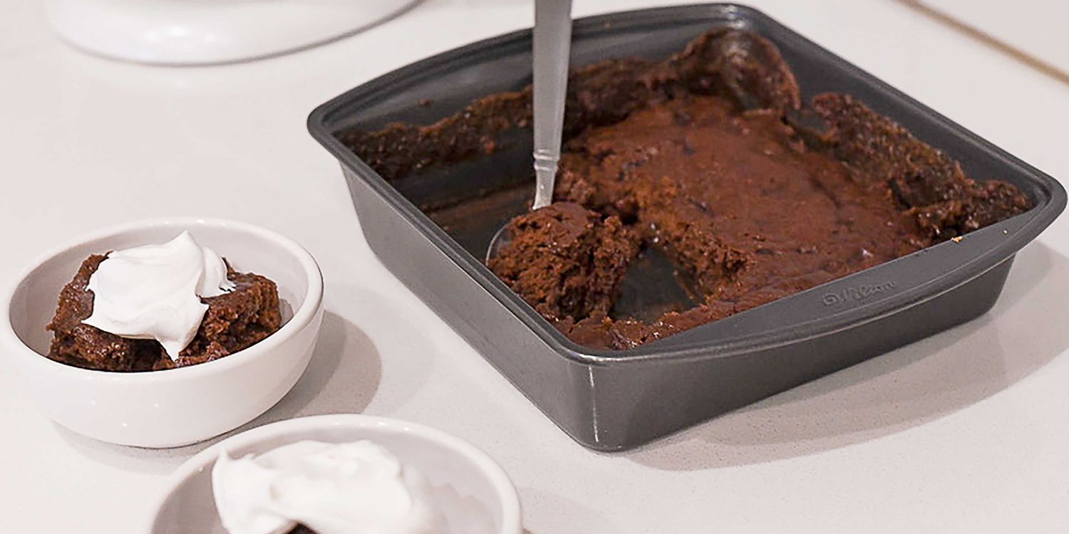 10-MINUTE CHOCOLATE PUDDING CAKE