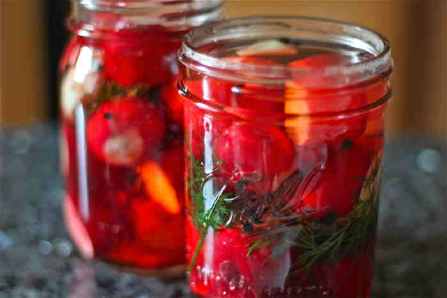 Spicy Quick-Pickled Radishes