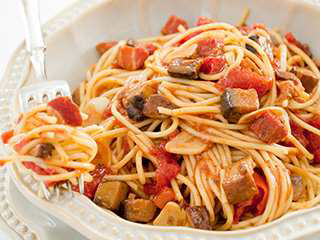 Spaghetti with Mushroom and Tomato Sauce