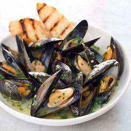 Oven-Steamed Mussels with Leeks and Pernod