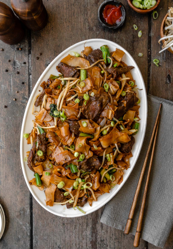 Vietnamese Flat Rice Noodles with Beef (Hu Tieu Ap Chao)