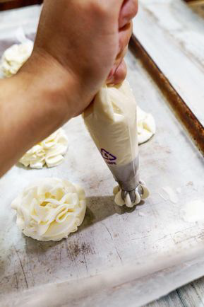 Whipped Cream Frosting, Sturdy from All About Foody