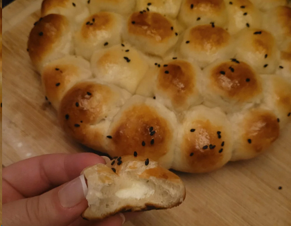 Sun-dried Tomato Stuffed Bread Balls - (test this)