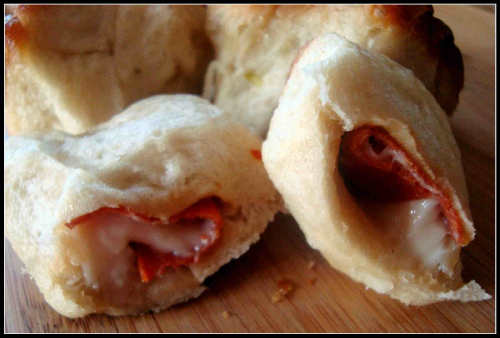 Pepperoni Pizza Monkey Bread