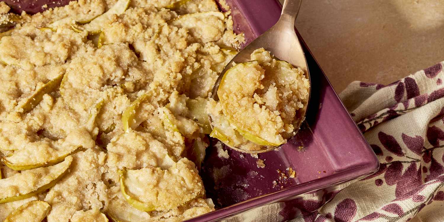 Apple Cobbler With Oatmeal Cookie Crust