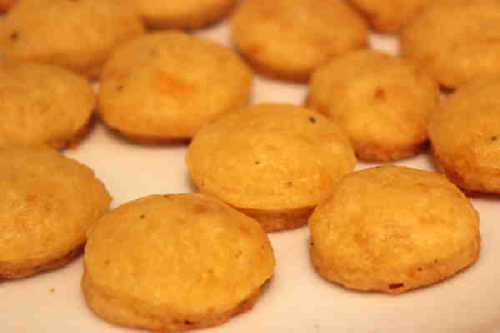Crispy Cheddar Crackers