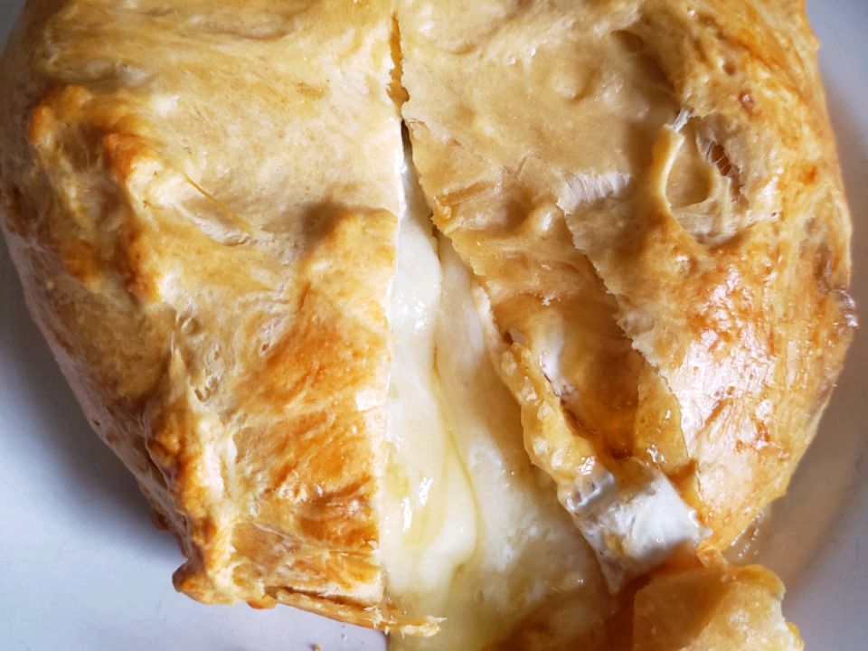 Brie and Herb Cheeses in Pastry
