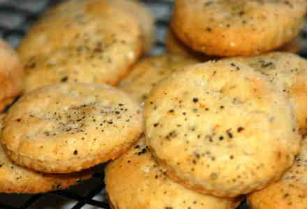 Lemon-pepper Parmesan Crackers