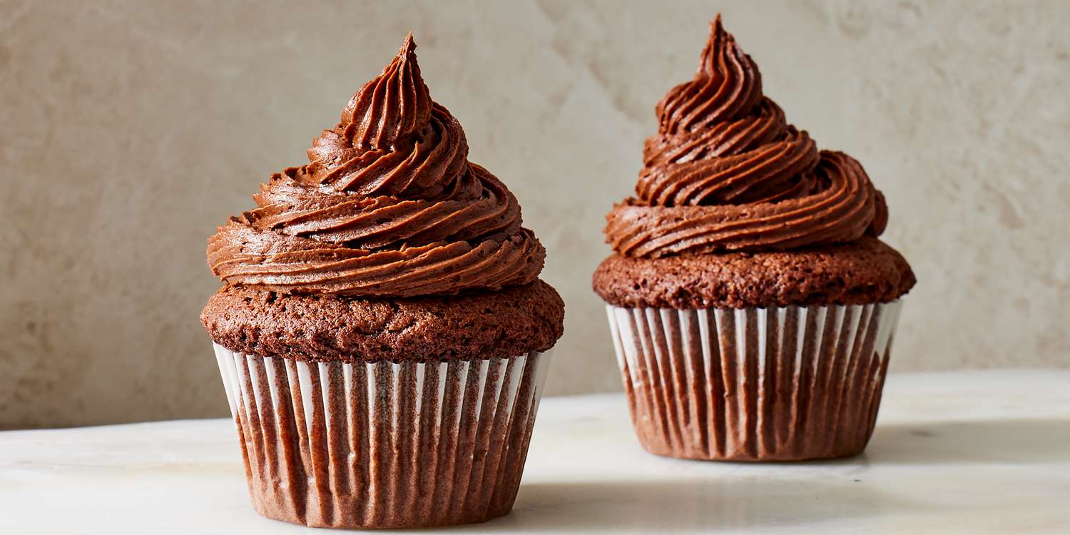 Chocolate Ganache Whipped Frosting from Cake Sisters Class