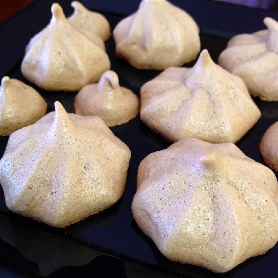 Chocolate Pistachio Meringues - Low Fat