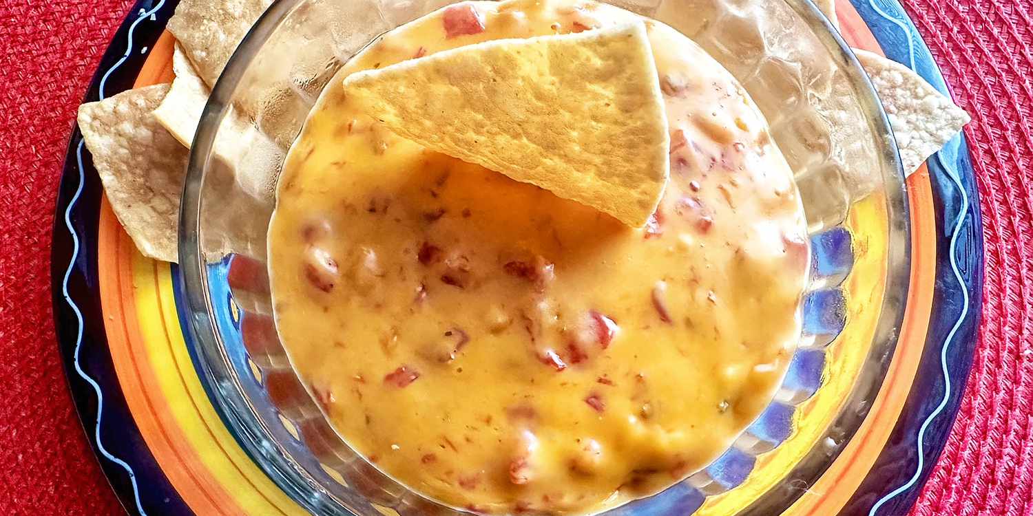 Creamy Chili Con Queso Dip