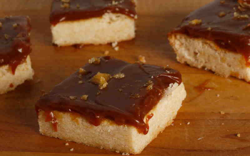Salted caramel shortbread bars