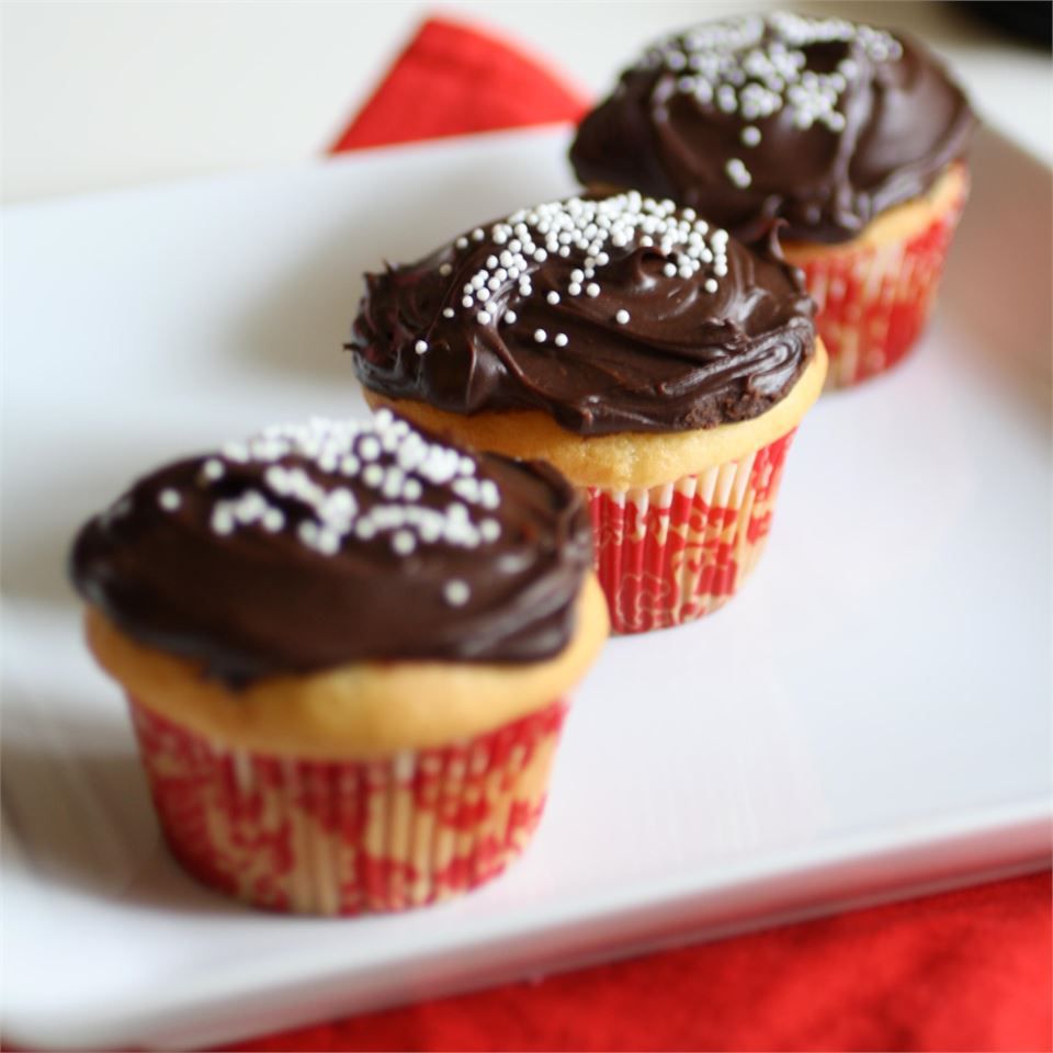 Fluffy Vanilla Cupcakes from Food Network - Marys New Go To (24)