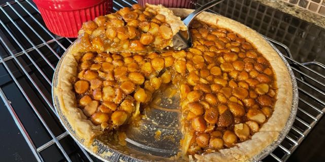 Ginger-caramel Macadamia Pie