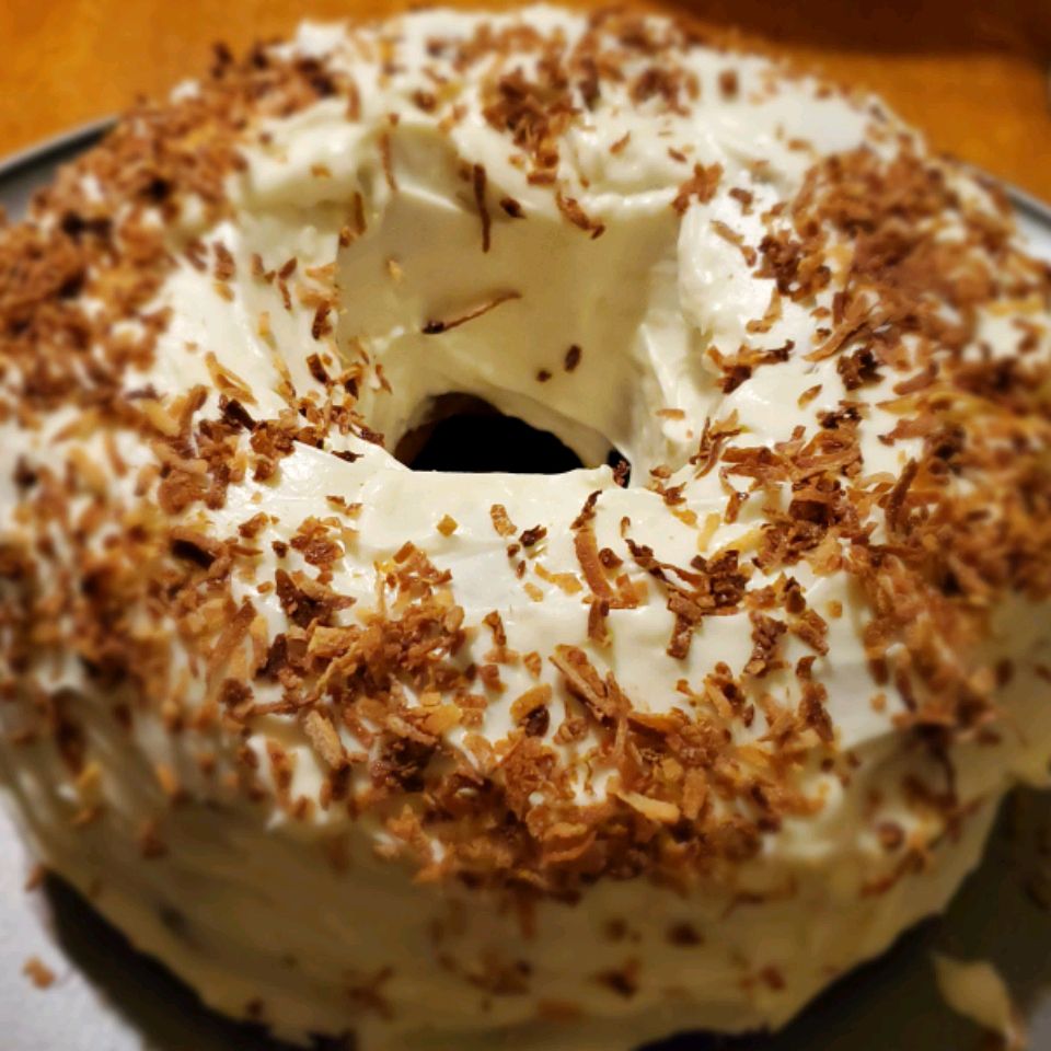 Piña Colada Cake - Twisted Food