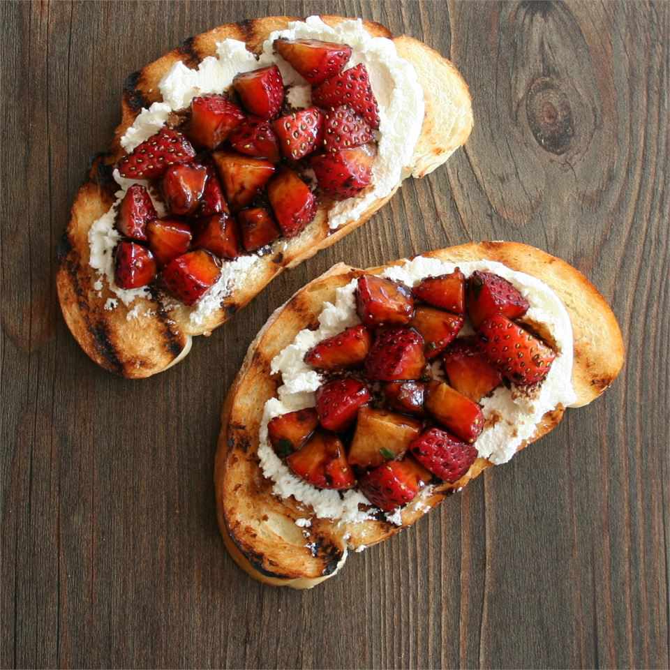 Tomato-flavored Goat Cheese Toasts